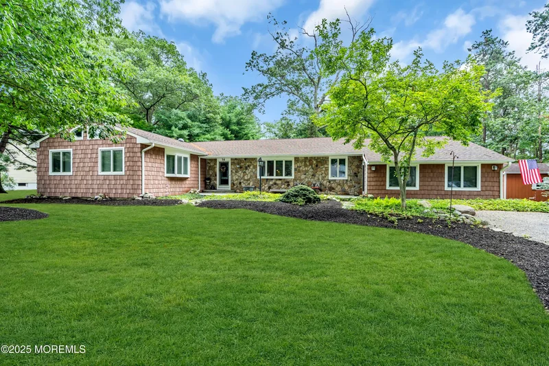 14 Copperfield Court, Eatontown, NJ 07724, Tinton Falls, New Jersey, United States. - Photo 40