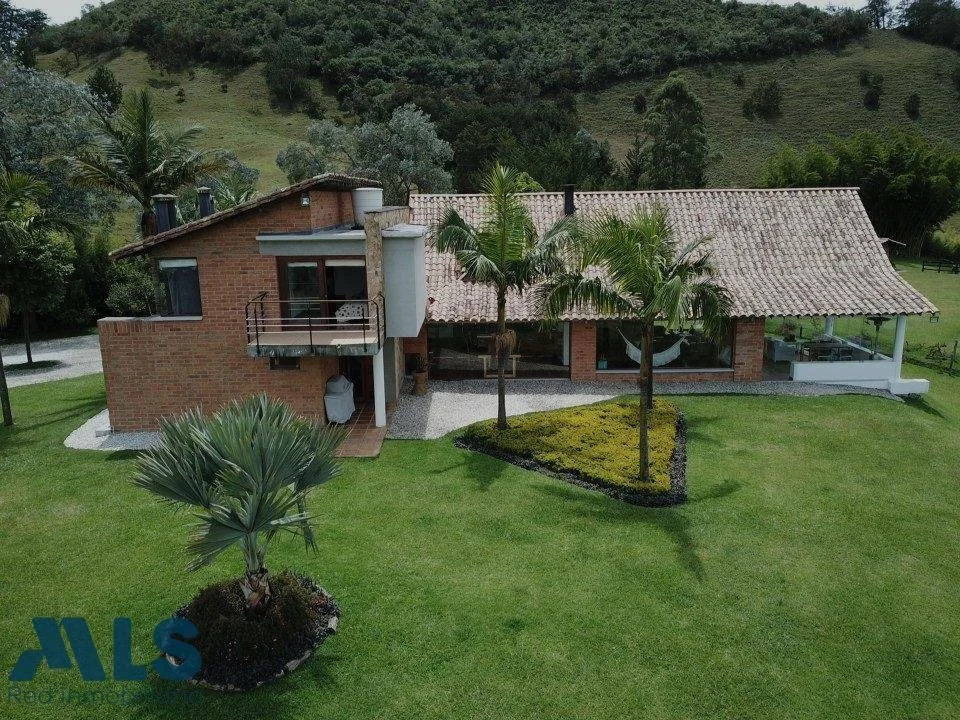 Exterior photo 3