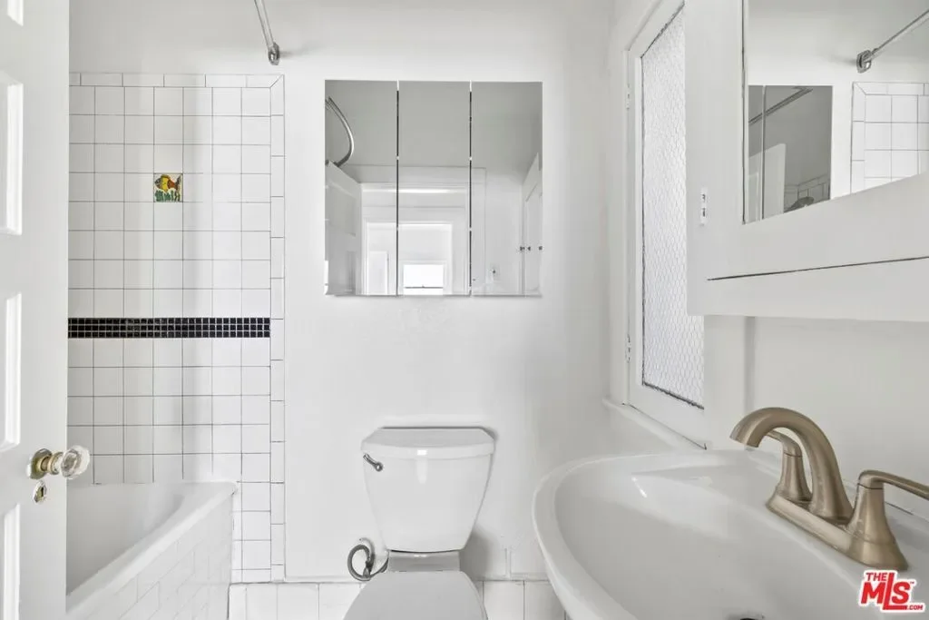 718 N Hoover Street, Los Angeles, California, United States. - Photo 11