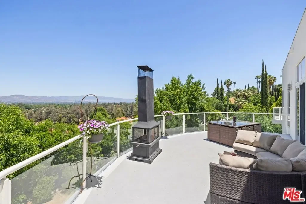 22449 Cass Avenue, Los Angeles, California, United States. - Photo 17