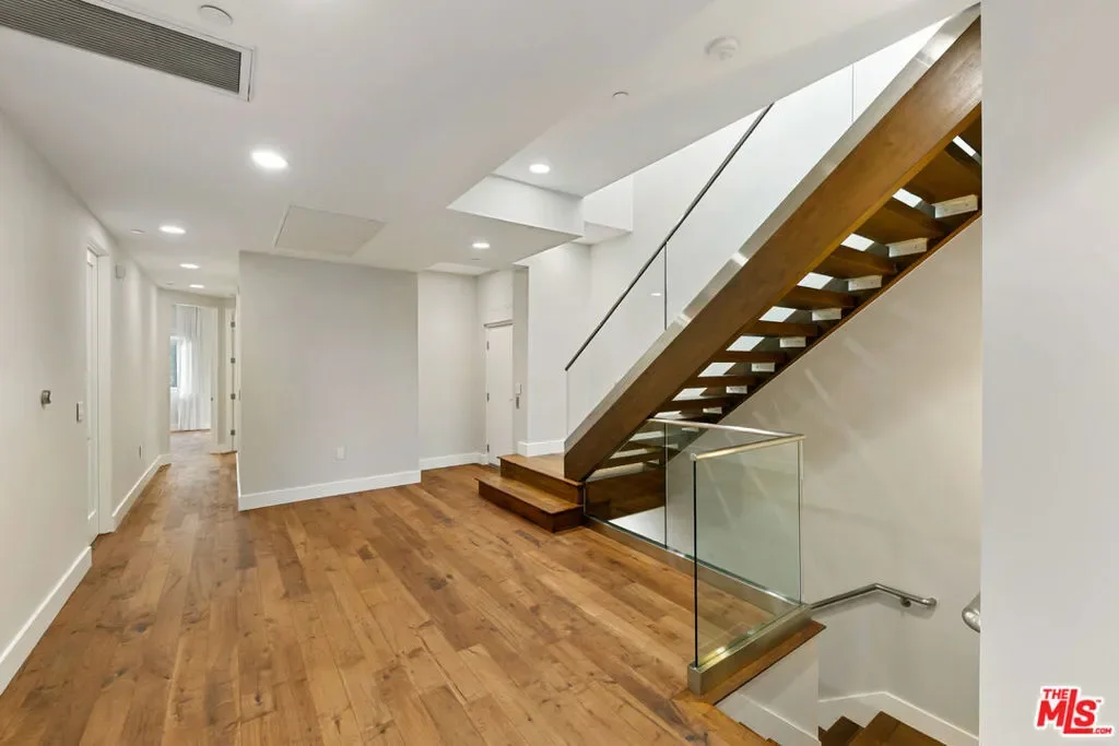 22065 Pacific Coast Highway 7, Malibu, California, United States. - Photo 10