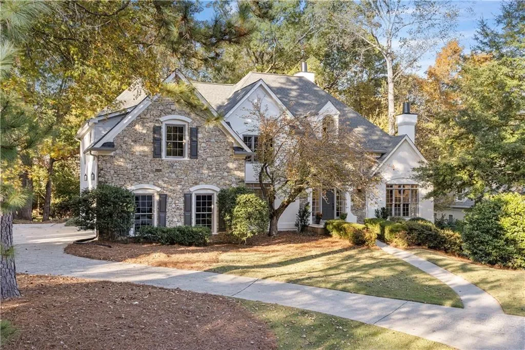 Exterior photo 2