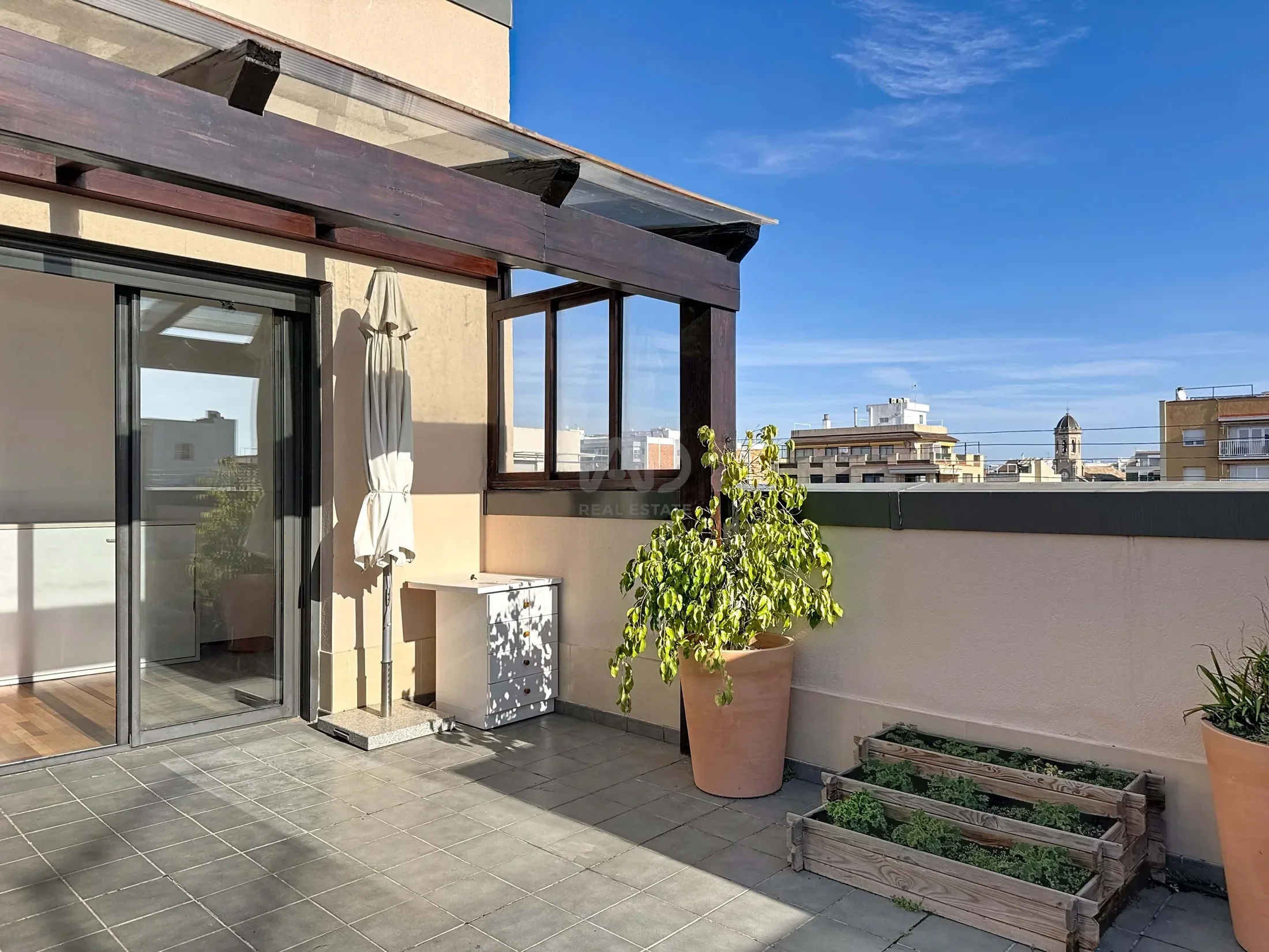 Exterior photo 5