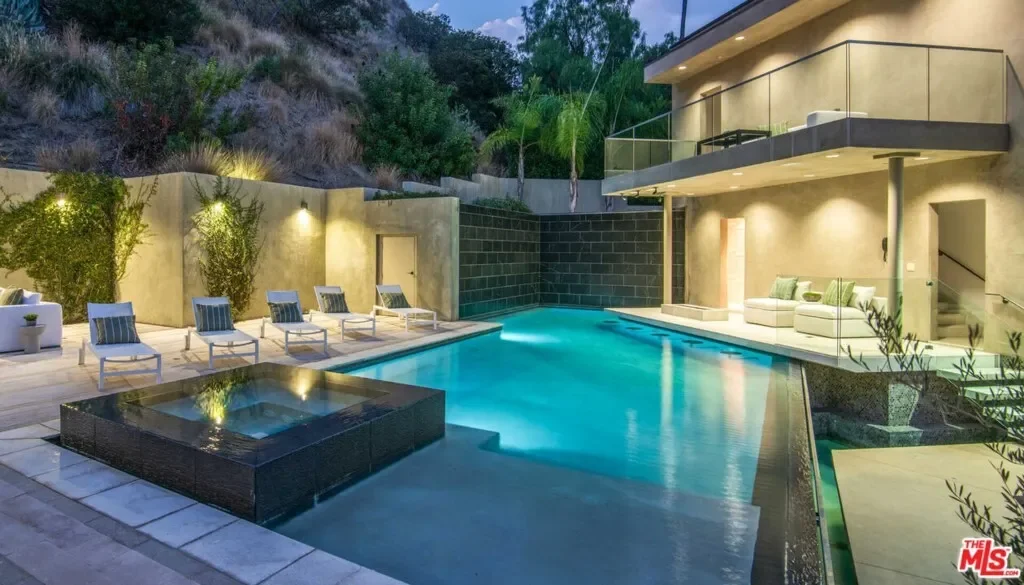 7801 Hillside Avenue, Los Angeles, California, United States. - Photo 16