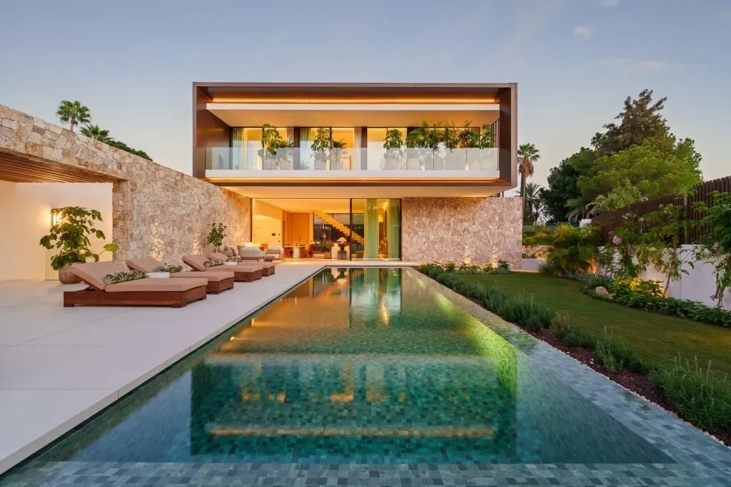 Exterior photo 3