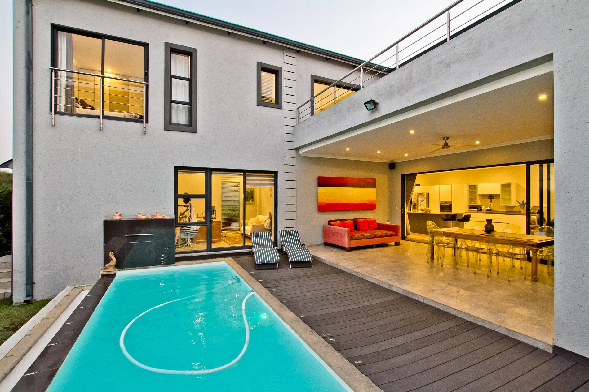 Exterior photo 5