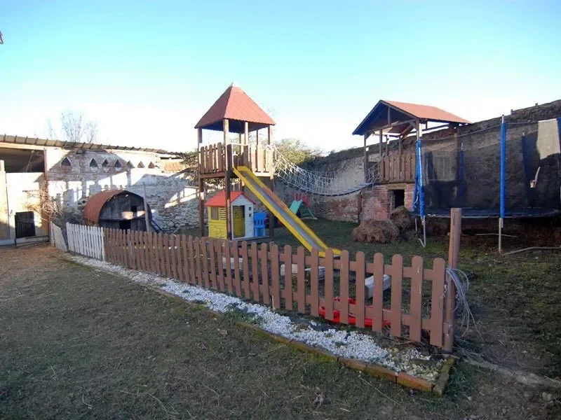 Exterior photo 6