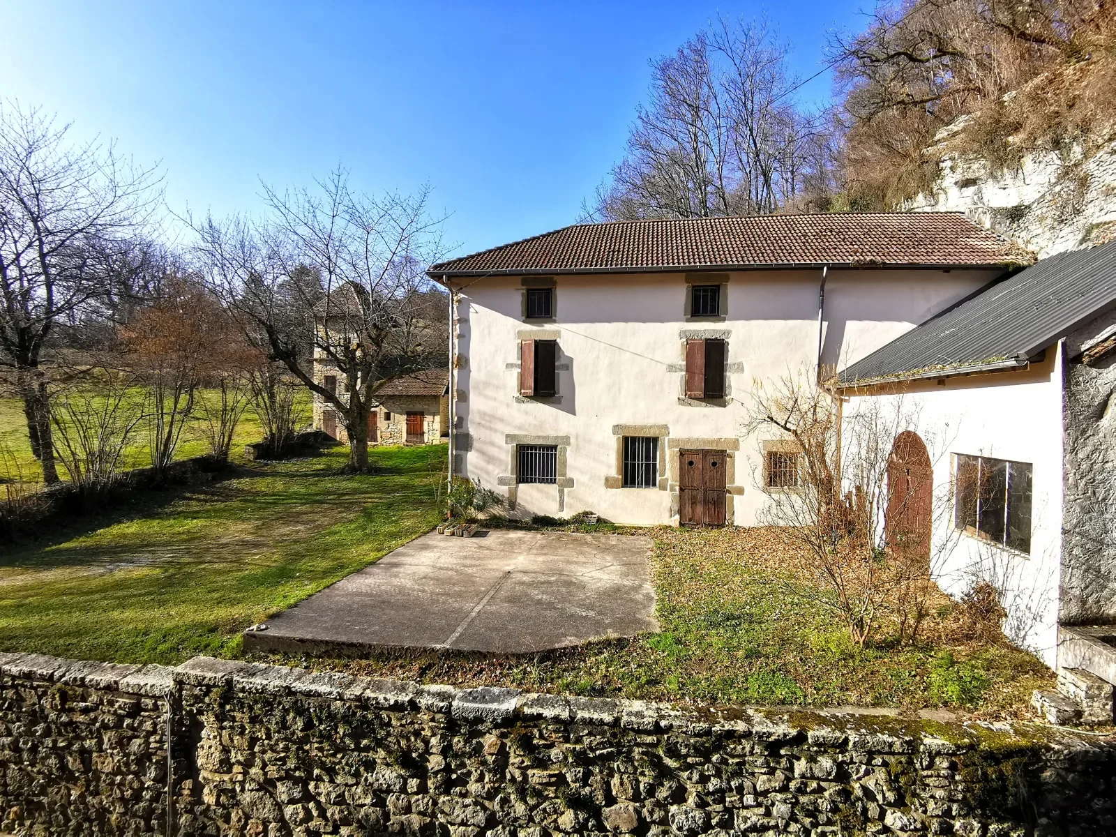 Exterior photo 6