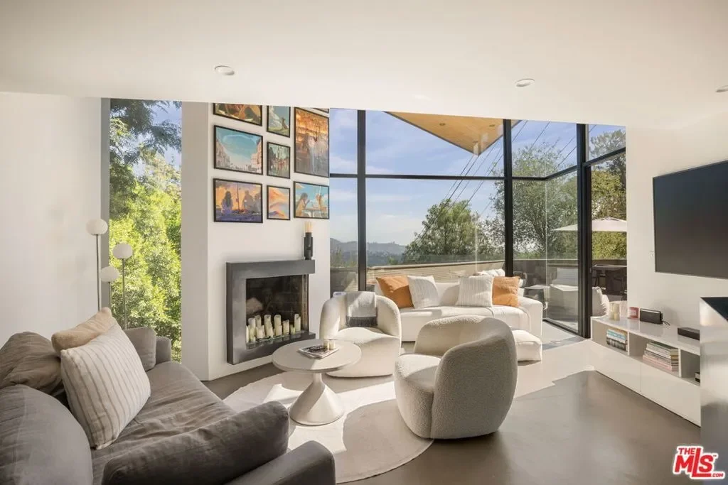 7187 Macapa Drive, Los Angeles, California, United States. - Photo 12