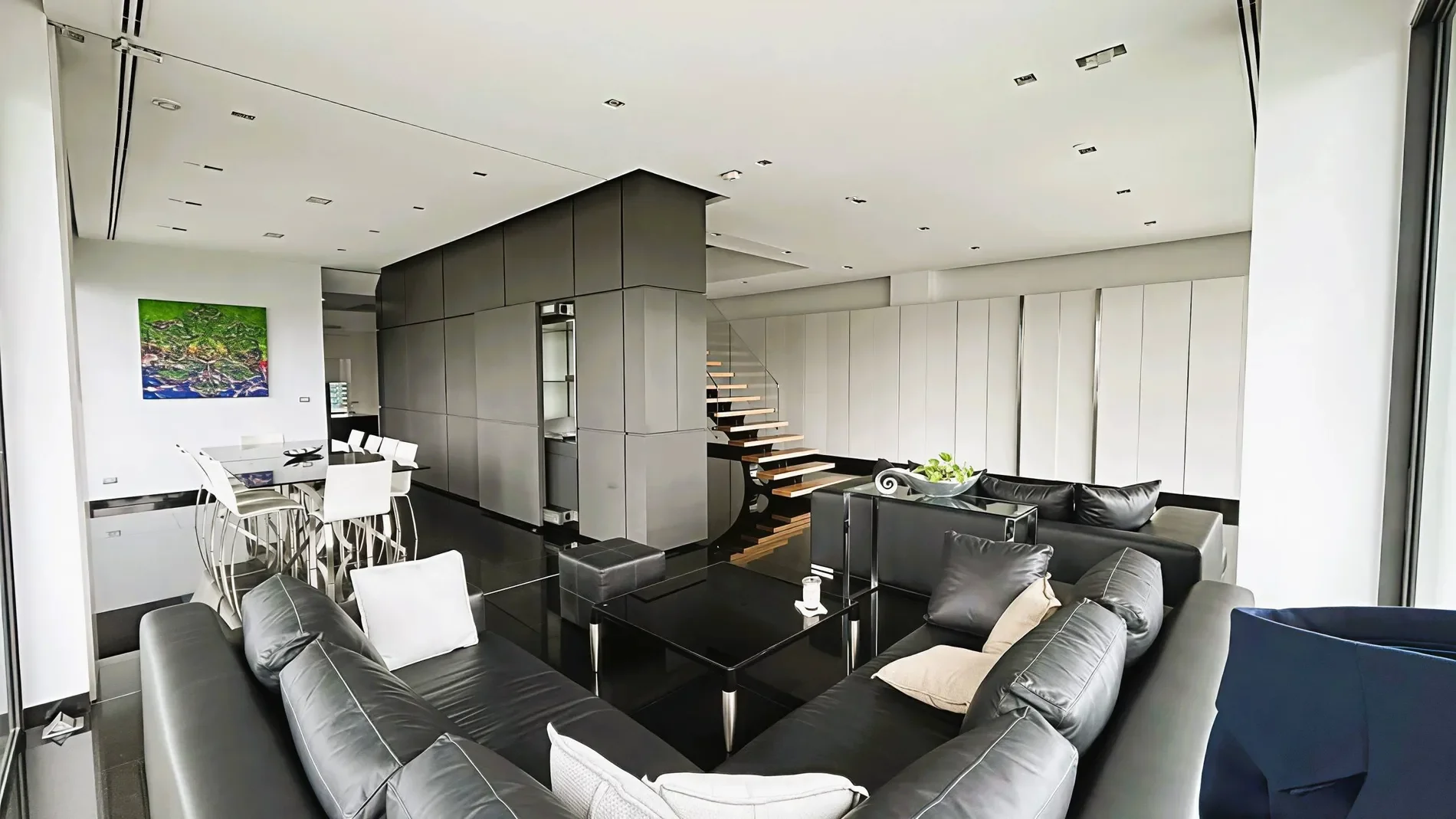 Gallery photo 2