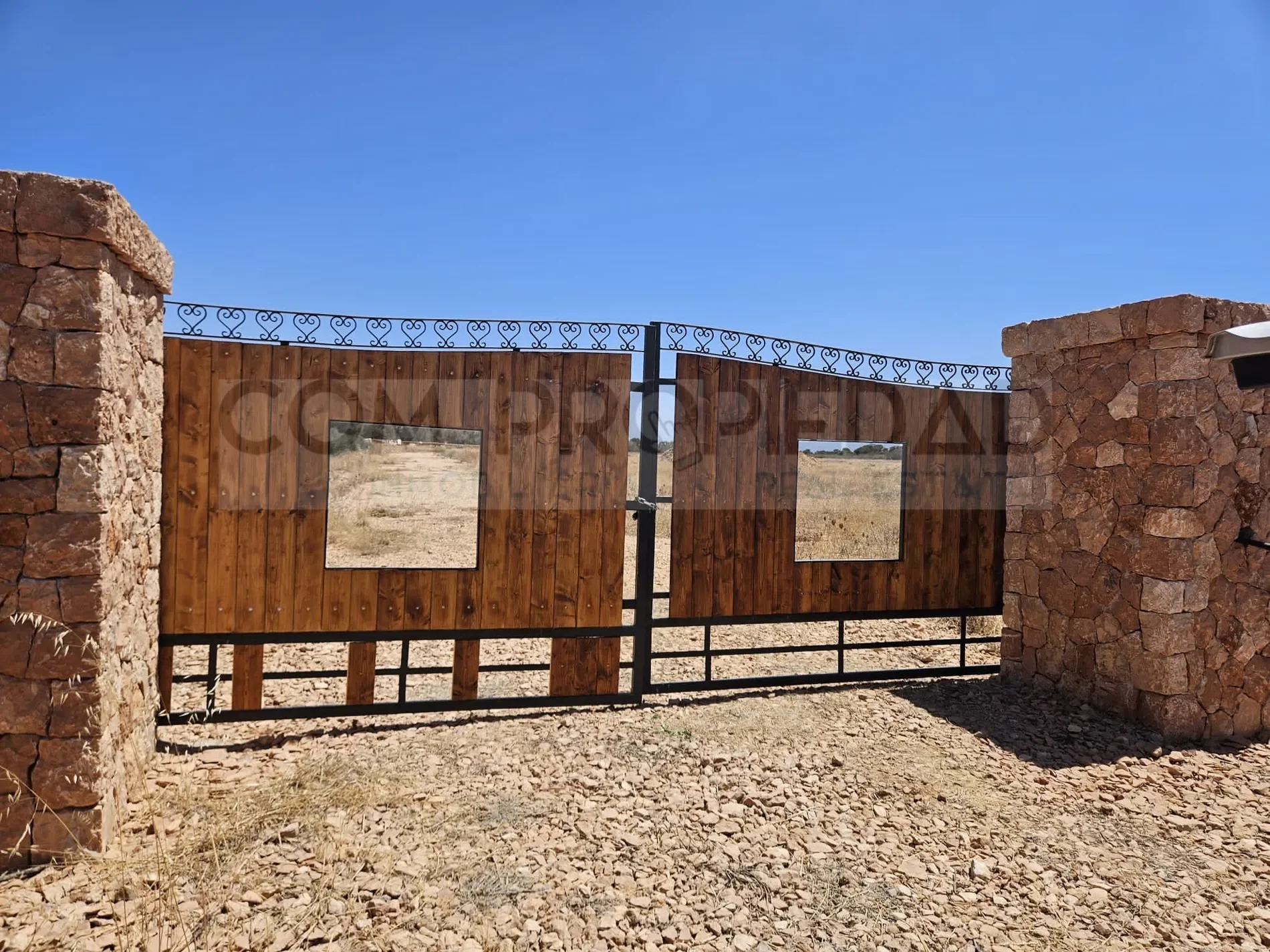 Exterior photo 2