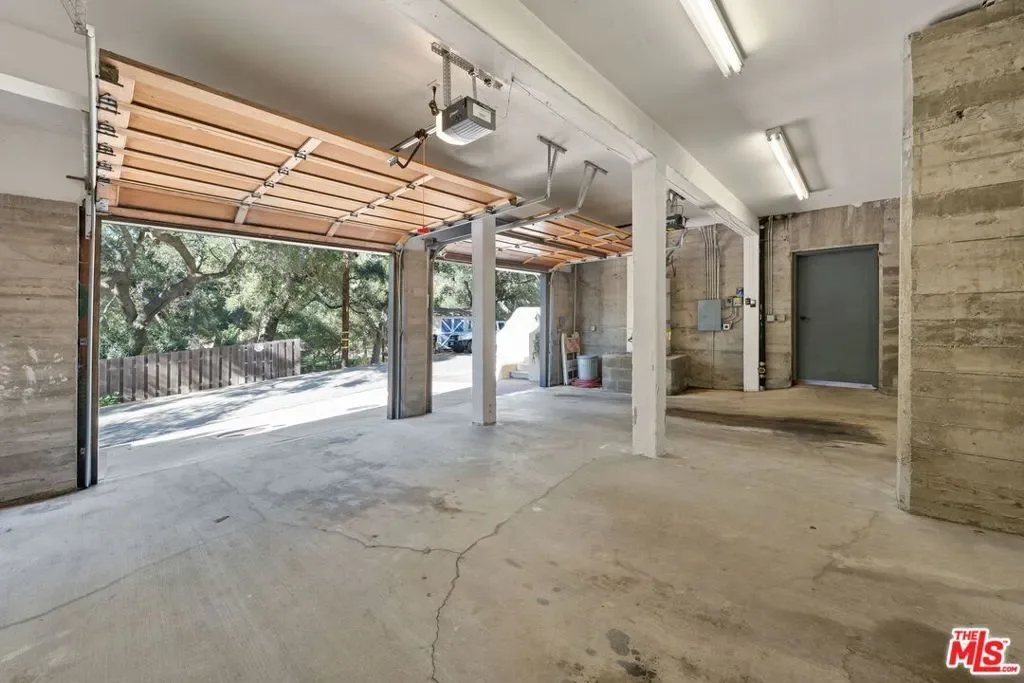 25648 Timpangos Drive, Hidden Hills, California, United States. - Photo 19