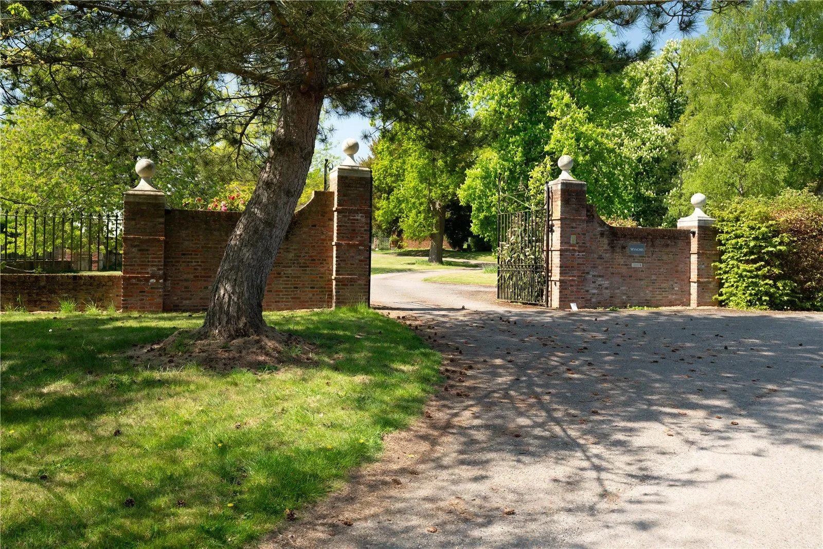 Exterior photo 2