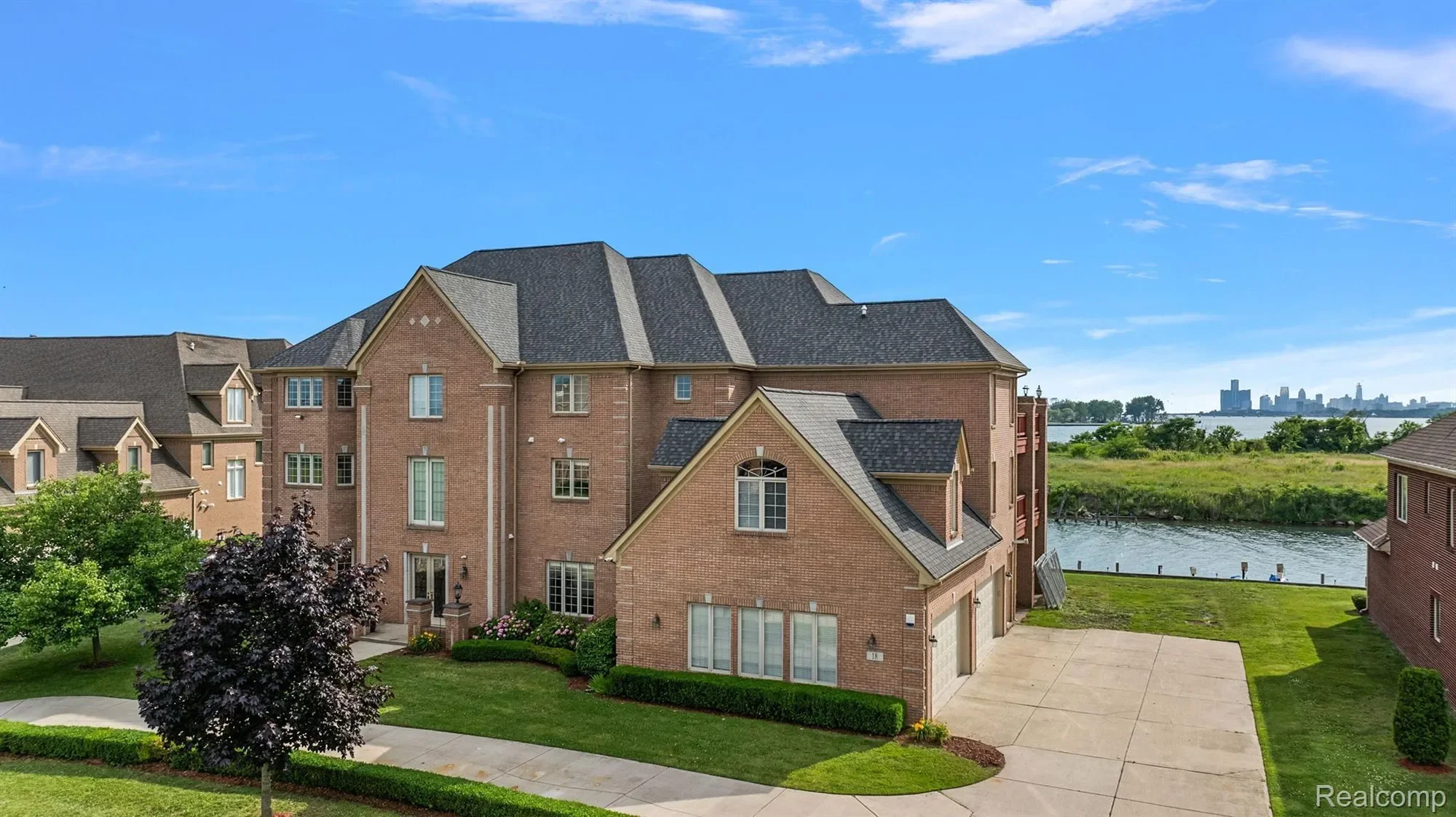 18 SAND BAR Lane, Detroit, MI 48214, Detroit, Michigan, United States. - Photo 66