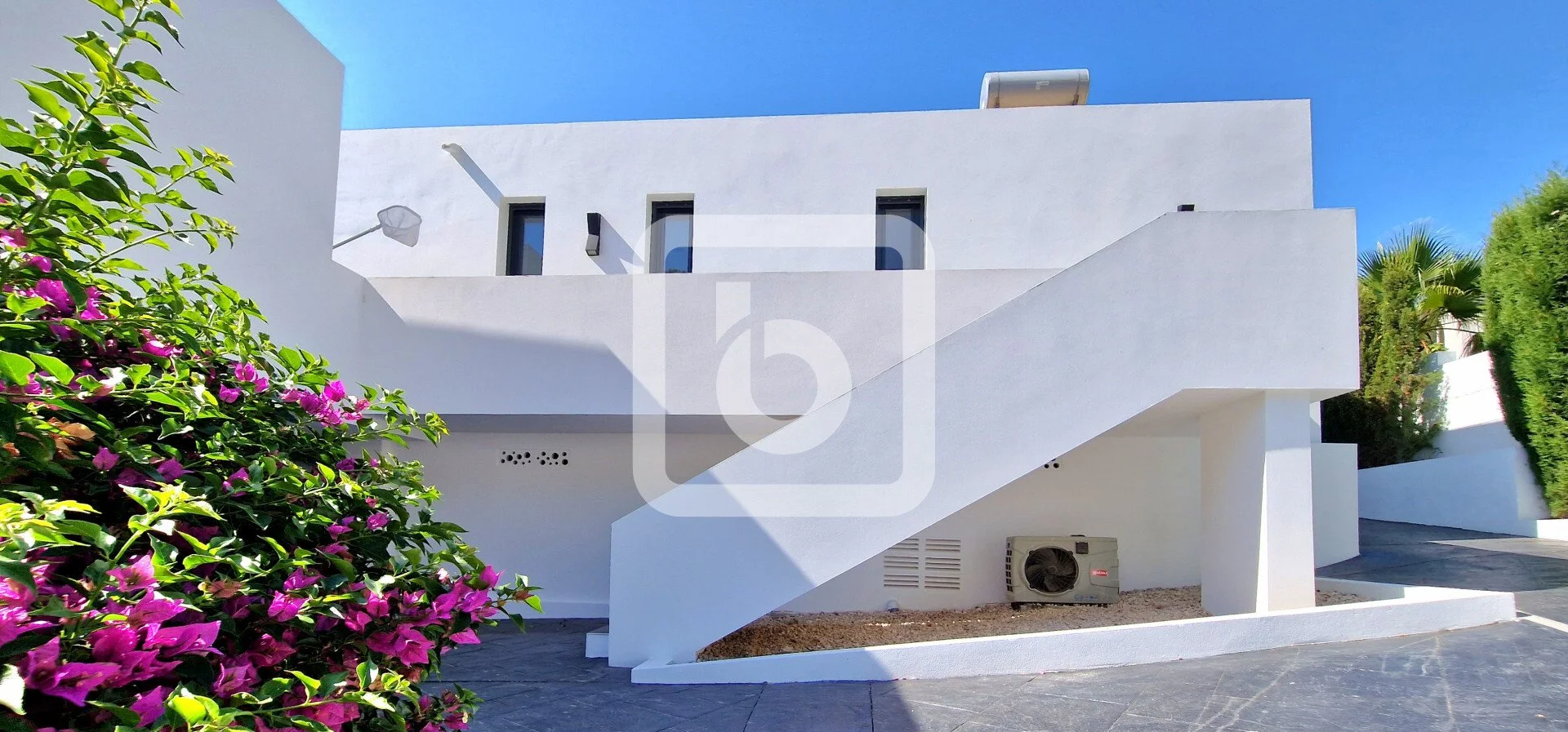 Exterior photo 10
