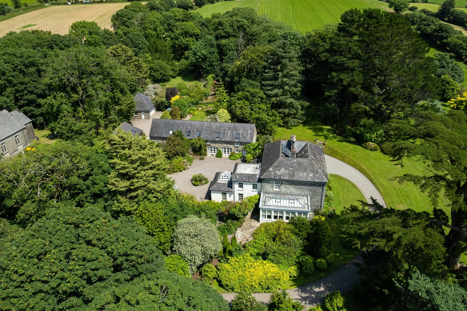 Exterior photo 9