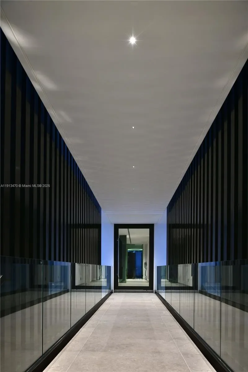 375 N Hibiscus Dr, Miami Beach, Florida, United States. - Photo 35