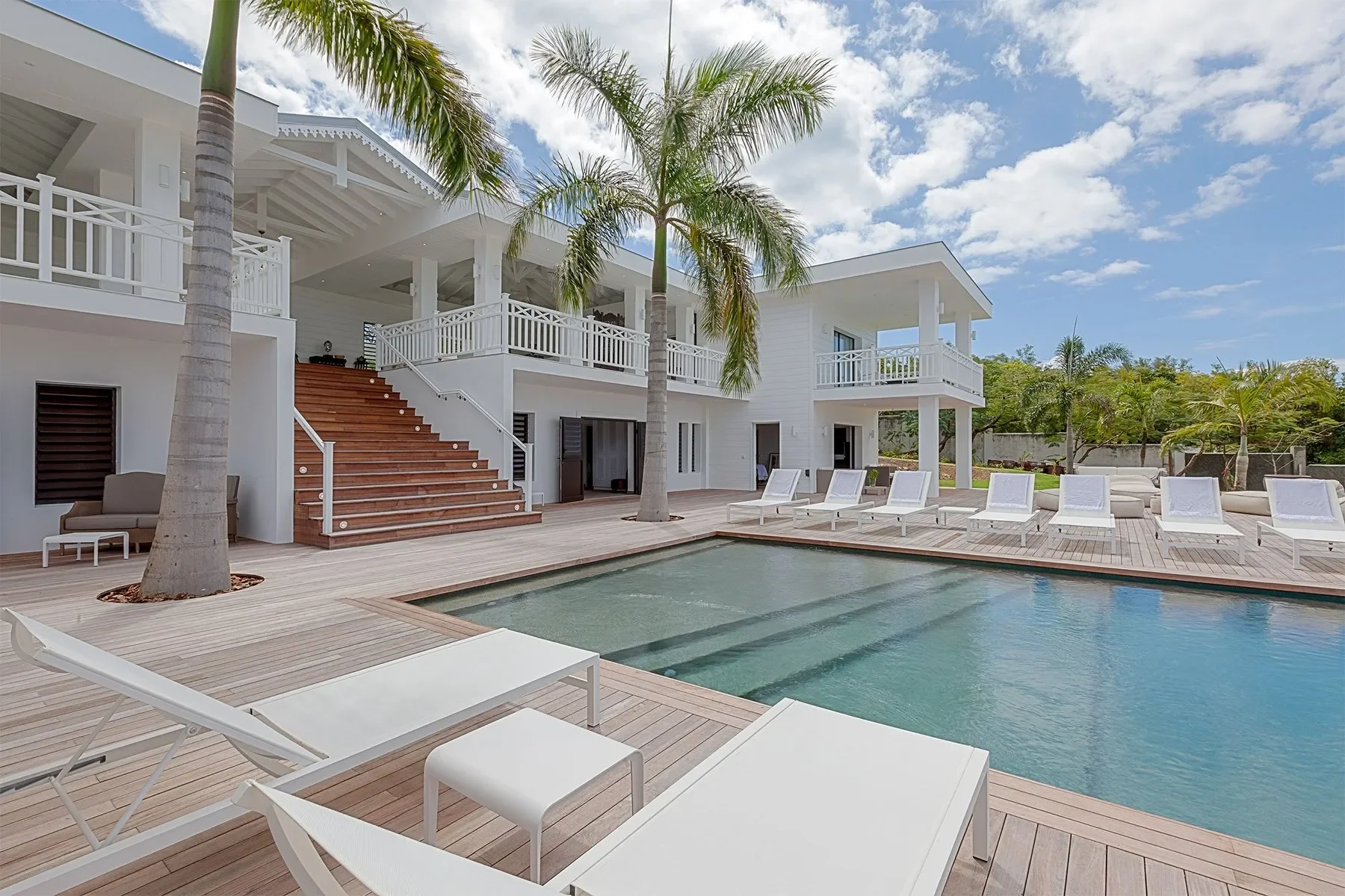 Exterior photo 5