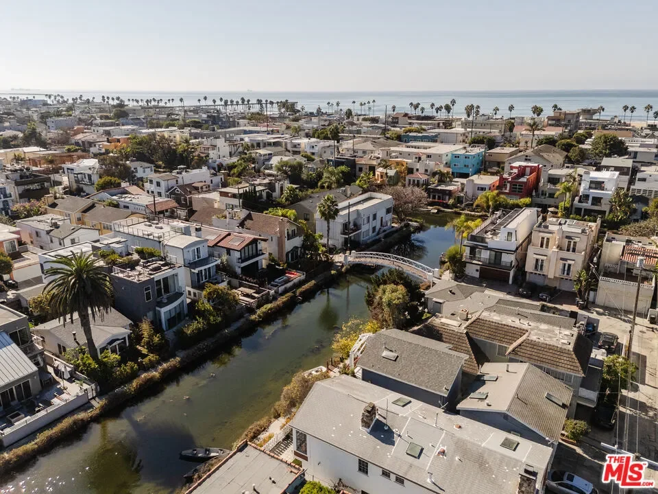 302 S Venice Boulevard, Los Angeles, California, United States. - Photo 34