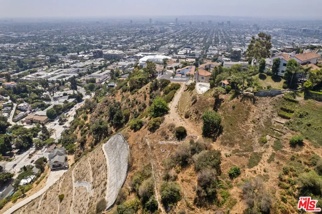 1842 N Crescent Heights Boulevard, Los Angeles, California, United States. - Photo 20