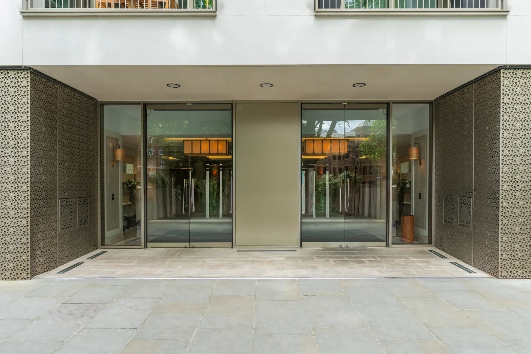 Exterior photo 3