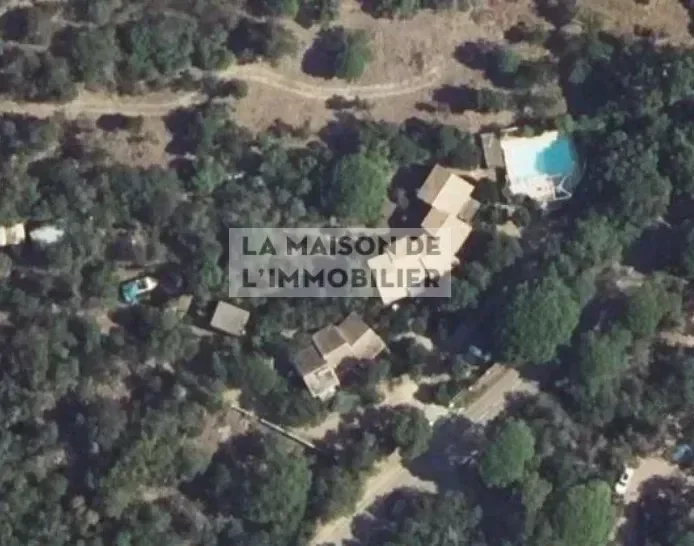 5-unit summer rental residence with shared pool, to be renovated