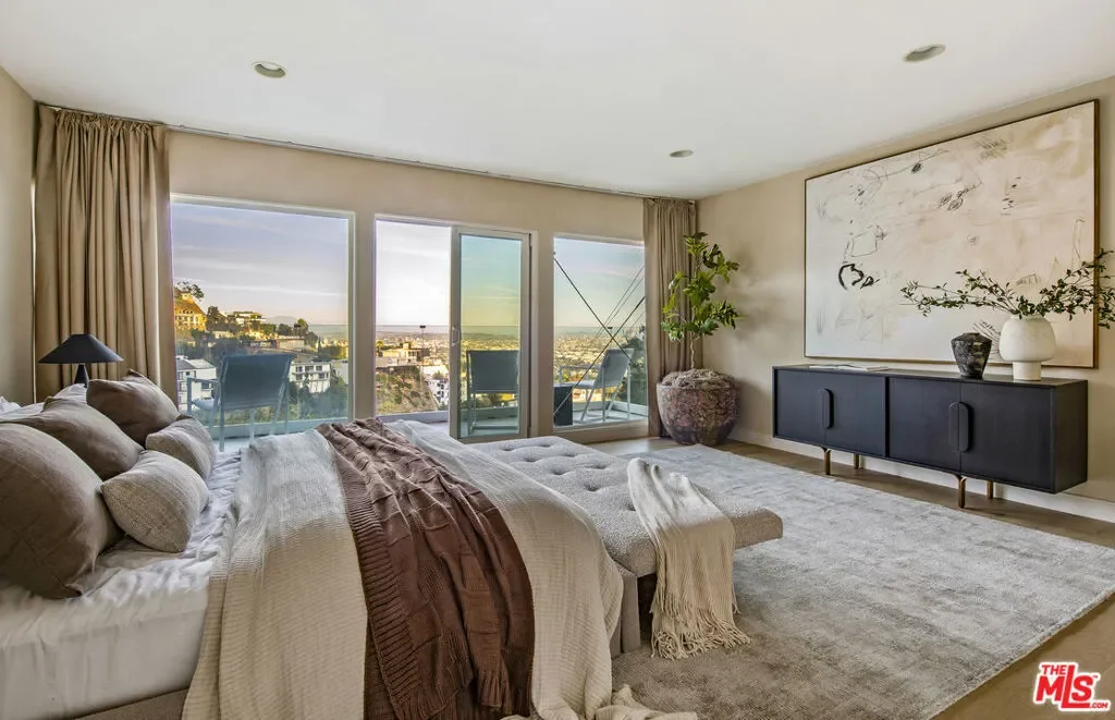 8638 Hollywood Boulevard, Los Angeles, California, United States. - Photo 14