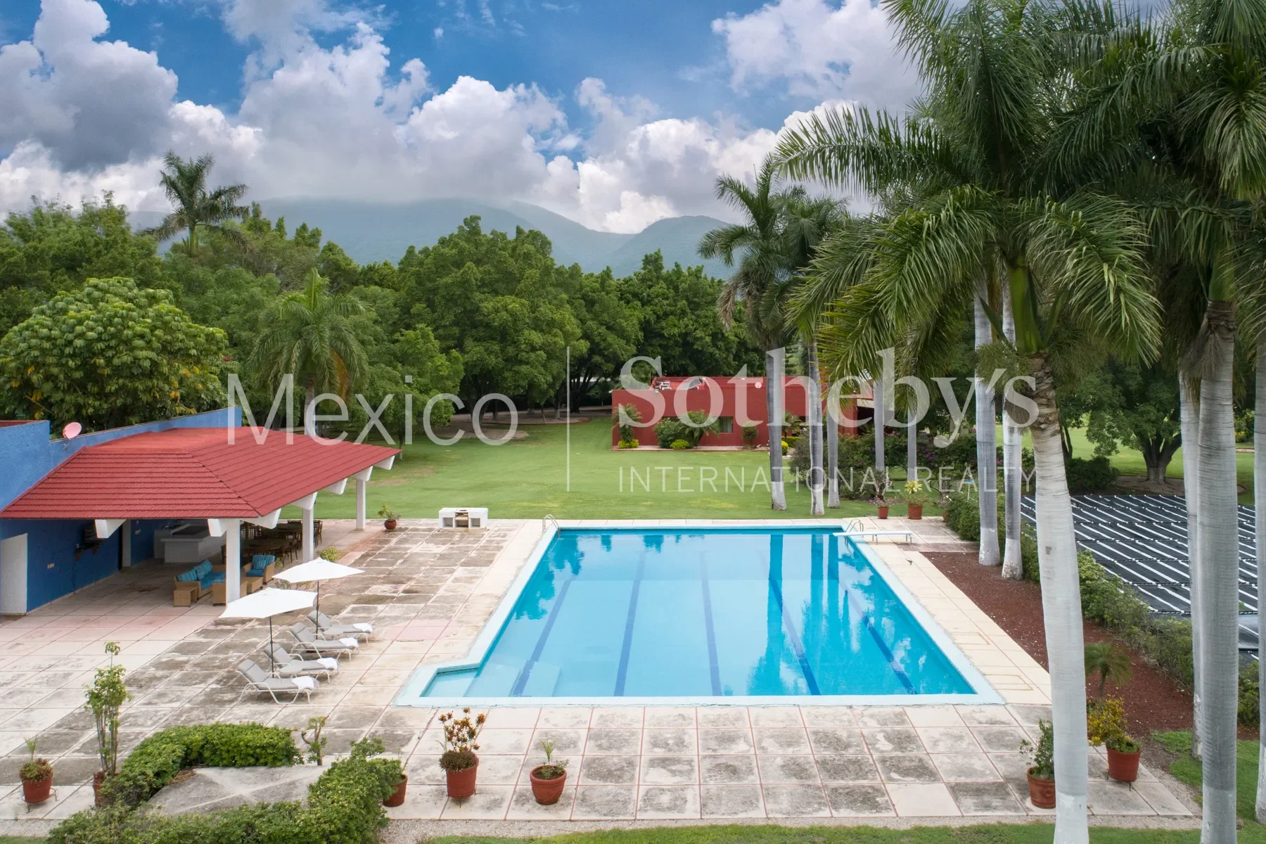 Exterior photo 8