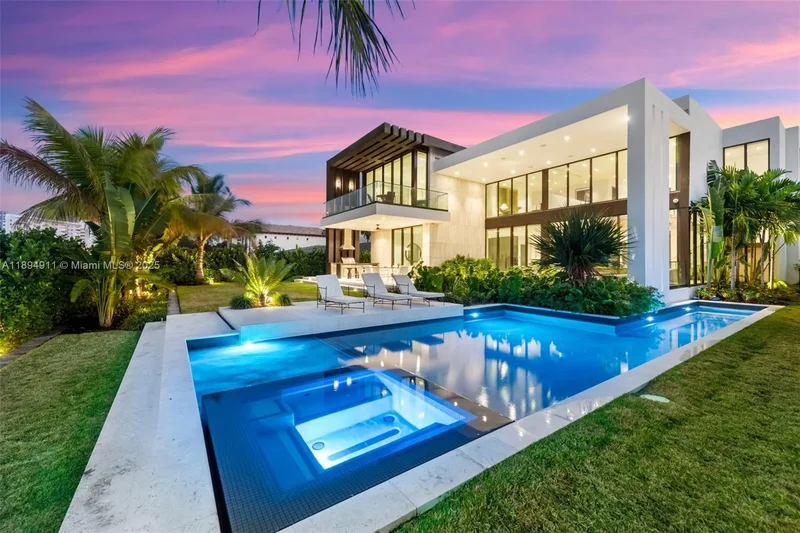 478 Tamarind Dr, Hallandale Beach, Florida, United States. - Photo 7