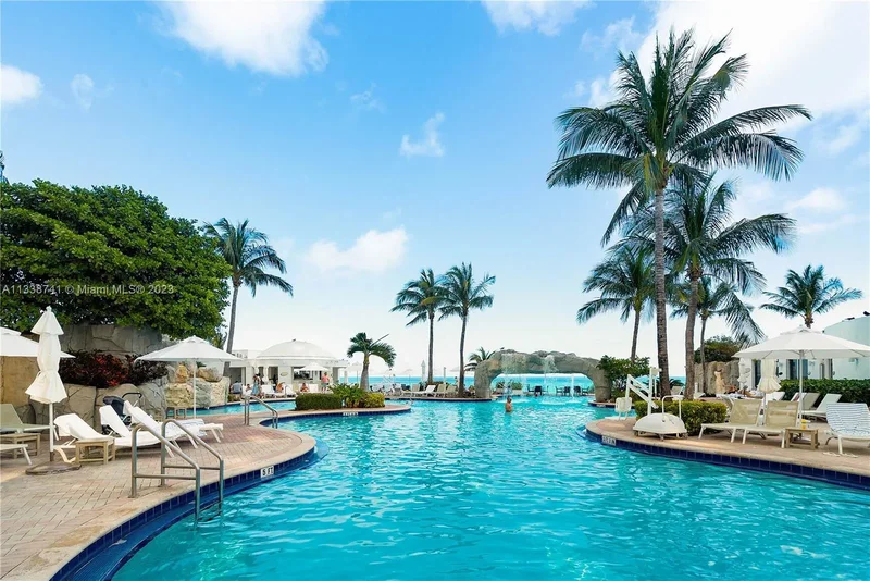 18001 Collins Ave 2009, Golden Beach, Florida, United States. - Photo 22