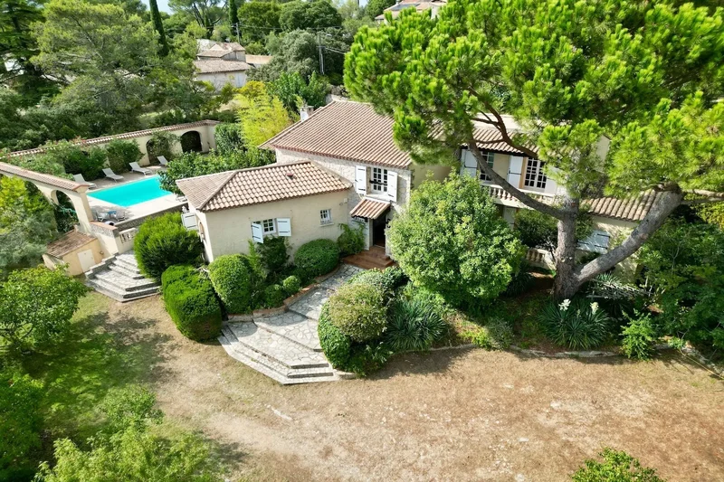 Nimes Charming Hilltop Bastide With Open Views And Swimming Pool – 220 Sqm Of L…
