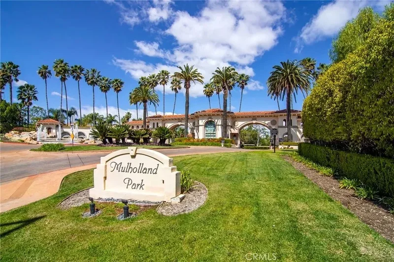 Single Family Residence in Tarzana