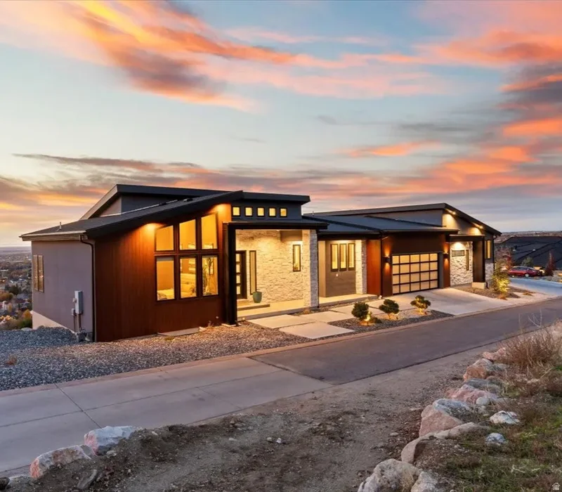 Single Family Residence in Fruit Heights