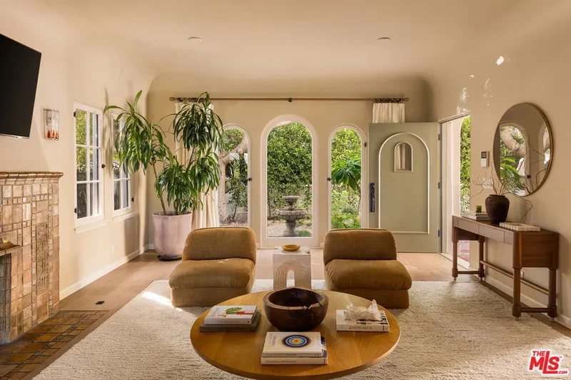 1982 N Normandie Avenue, Los Angeles, California, United States. - Photo 2