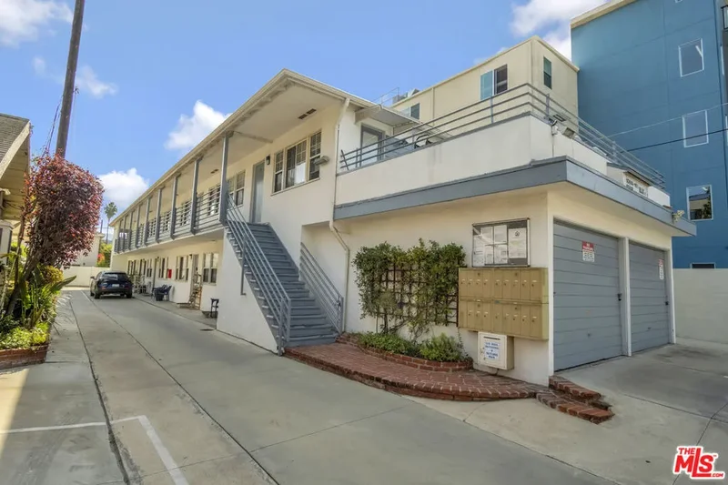 10814 Blix Street, Los Angeles, California, United States. - Photo 18