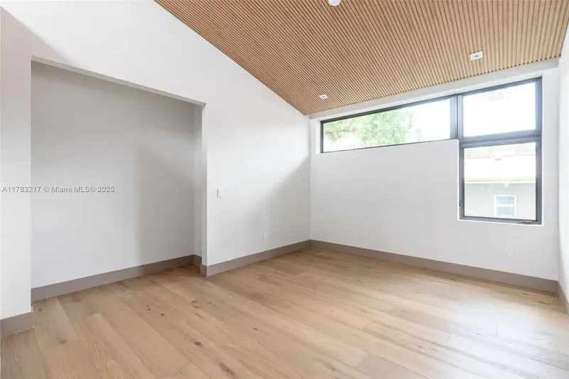 510 NE 52nd St, Miami, Florida, United States. - Photo 25