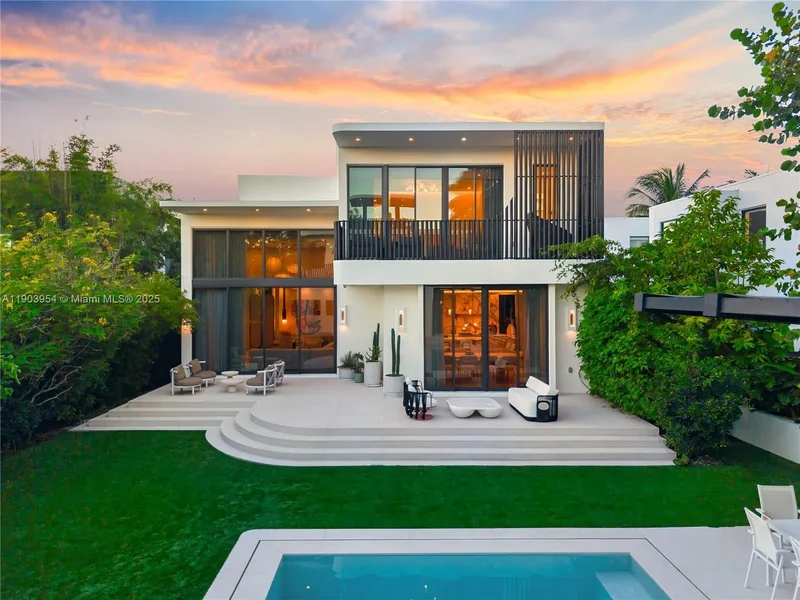 2053 N Bay Rd, Miami Beach, Florida, United States. - Photo 63