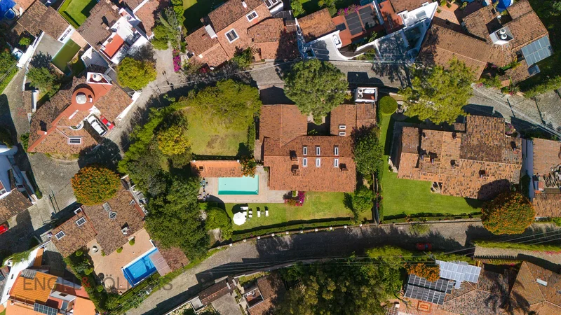 HOUSE FOR SALE IN GATED COMMUNITY VALLE DE BRAVO