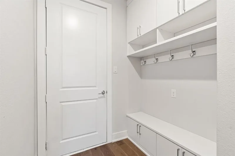 381 E Greenbriar Lane 1603, Dallas, Texas, United States. - Photo 22