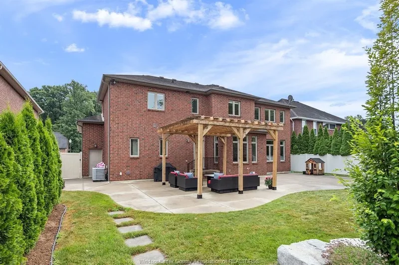 359 JORDAN Lane, Lakeshore, ON N8N 5E9, Windsor, Ontario, Canada. - Photo 34