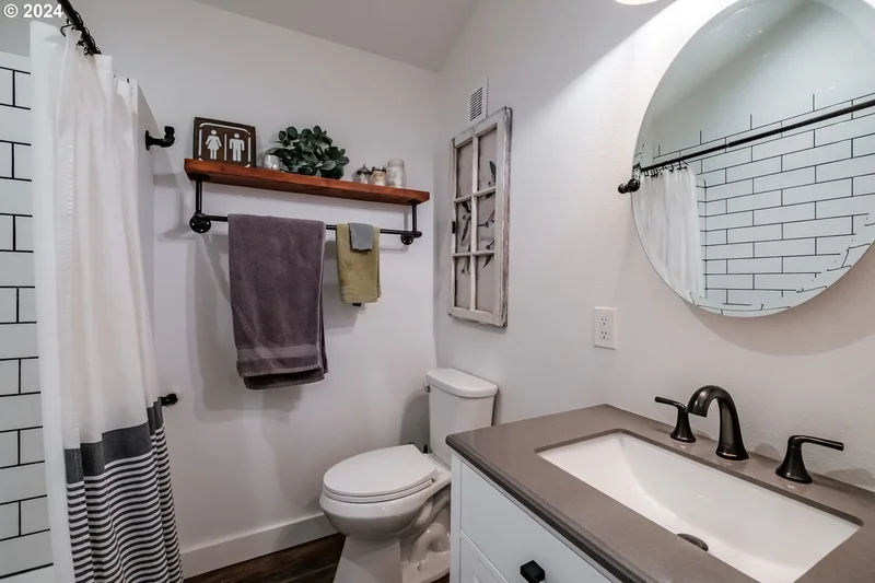 15959 S HOLMES RD, Molalla, OR 97038, Molalla, Oregon, United States. - Photo 11