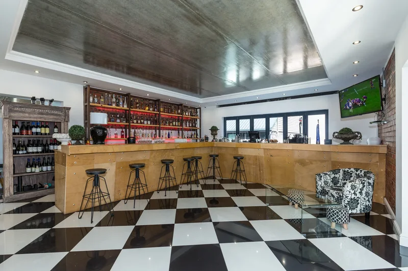 9 Bellevue Avenue, Constantia, Cape Town, SOUTH AFRICA, Cape Town, Western Cape, South Africa. - Photo 8