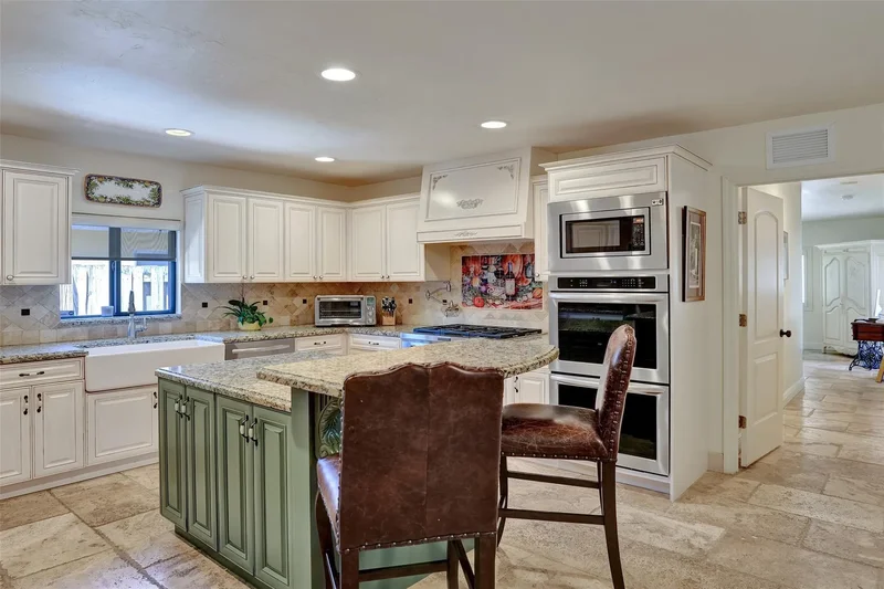 2000 NE 31st Ave, Wilton Manors, Florida, United States. - Photo 15