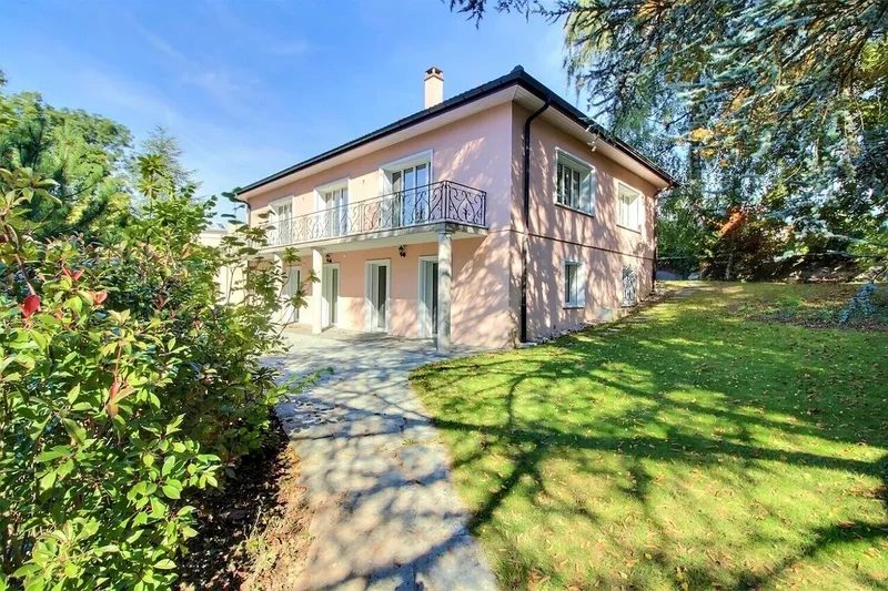 Beautiful family and spacious house located in Mont-sur-Lausanne