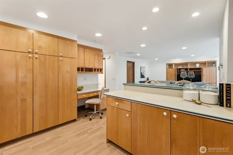 19714 41st Avenue NE, Lake Forest Park, Washington, United States. - Photo 17