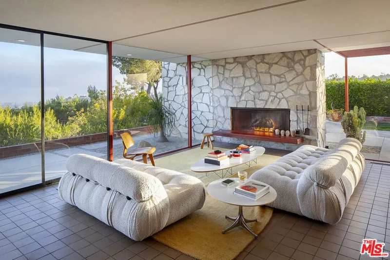 Single Family Residence in Los Angeles