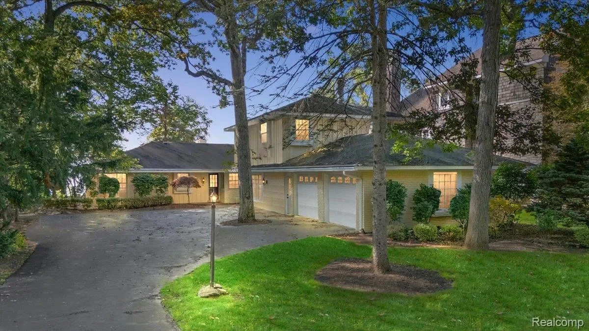 2236 Locklin Lane, West Bloomfield Charter Township, MI 48324, Orchard Lake Village, Michigan, United States. - Photo 25