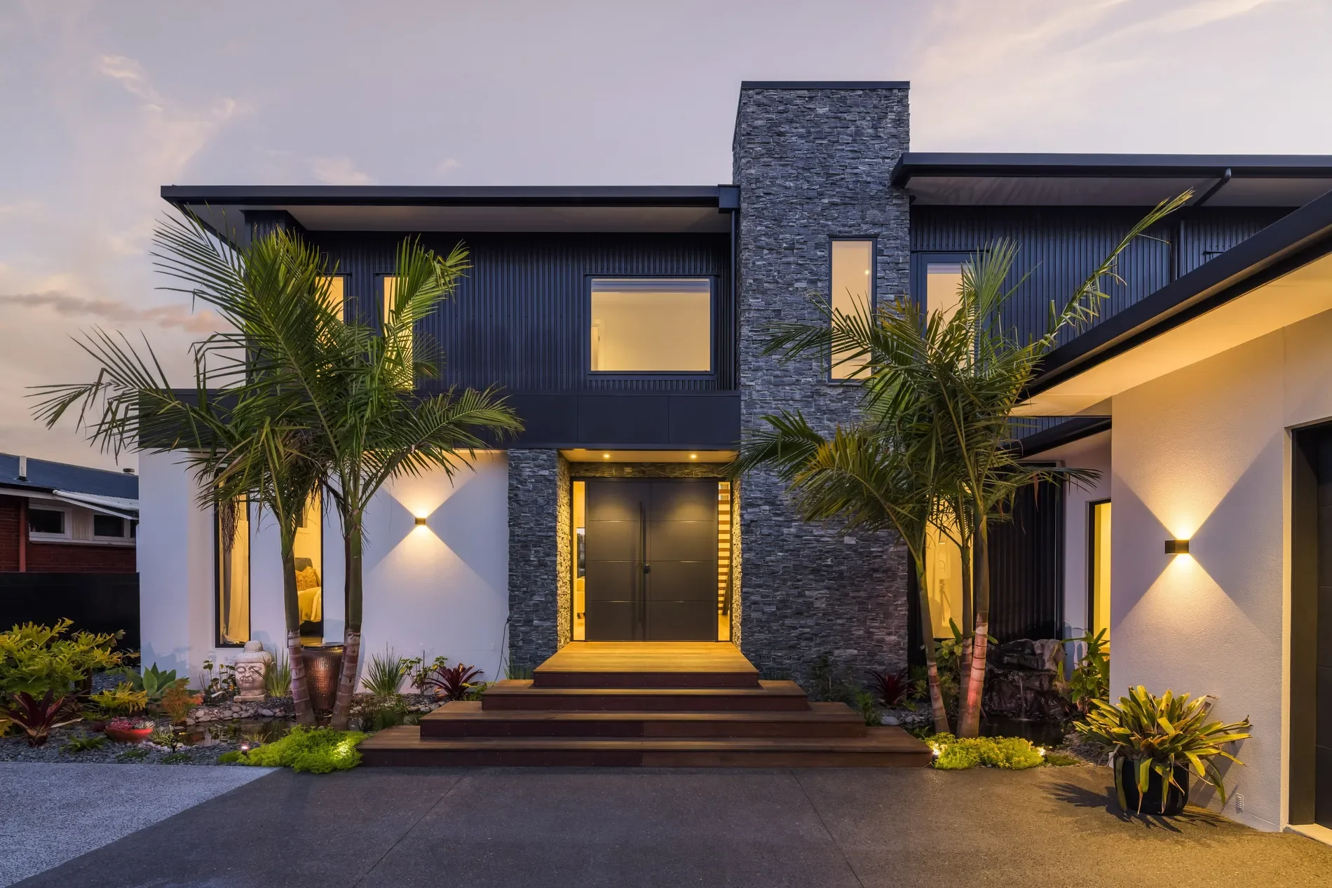 Exterior photo 2