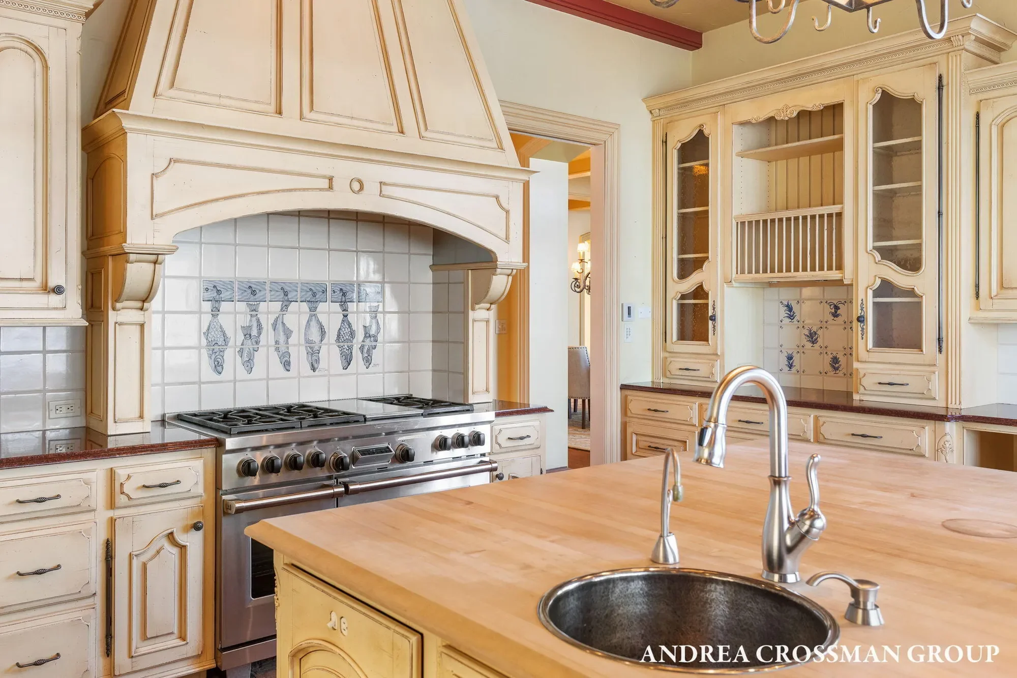 1933 South Shore Drive, Holland, MI 49423, Holland, Michigan, United States. - Photo 9