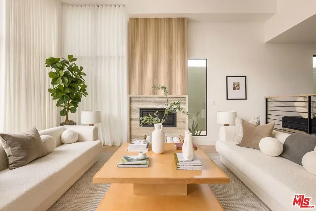 922 N West Knoll Drive, Los Angeles, California, United States. - Photo 25
